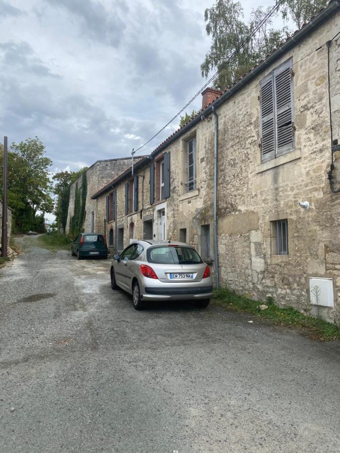 Charmant Appartement Avec Spa Fontenay-le-Comte Zewnętrze zdjęcie